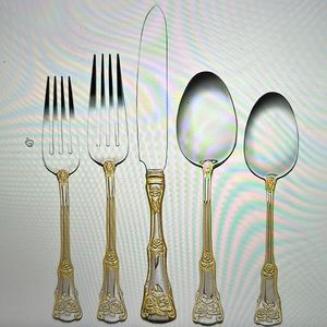 Royal Albert Old County Roses 40 Piece Set Flatware Set Like New